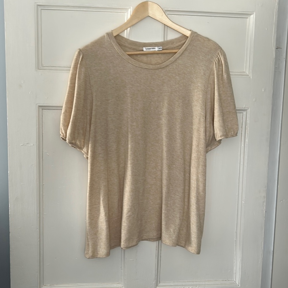 Rietman‘s signature, short, balloon sleeves round neckline. Beige size XXL.